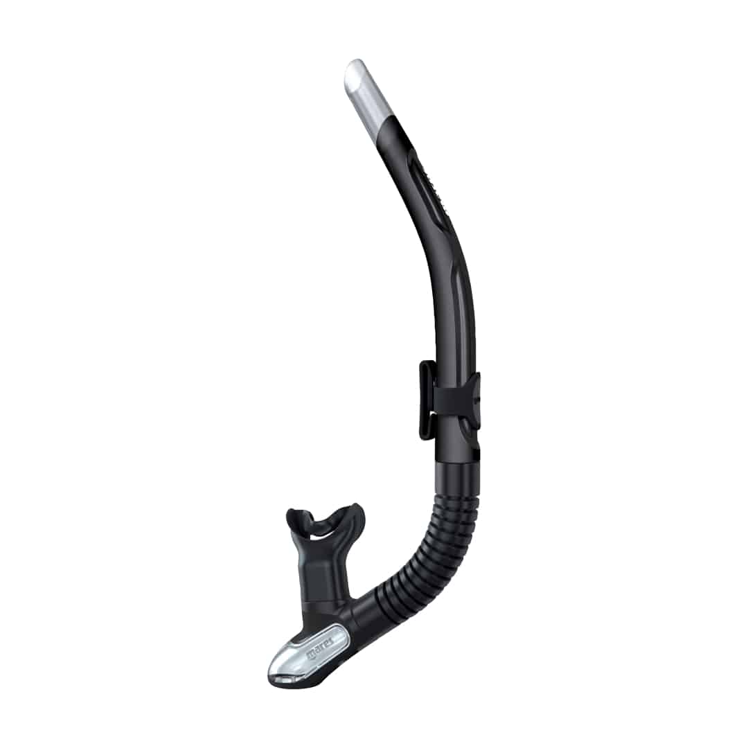 Mares_Ergo-Flex_svart_Snorkel snorkel Snorkeln Ergo Flex har ett flexibelt, korrugerat rör av transparent silikon och ett munstycke av silikon. Munstycket är stort och gör det lätt att andas. Perfekt för långa dyk eller snorklingspass. Utrustad med tömningsventil. DIVERS.se